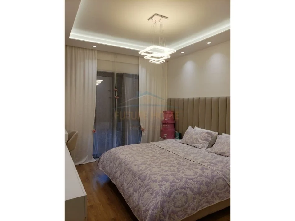 Tirane, shitet apartament 2+1 Kati 1, 118 m² 250.000 € (Unaza e re)