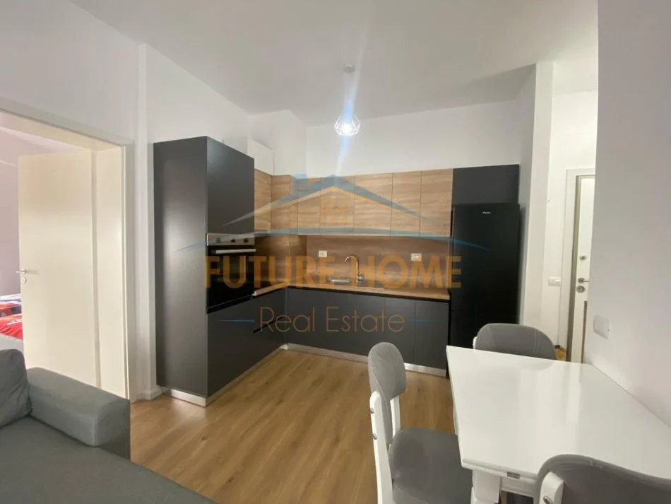 Tirane, jepet me qera apartament 2+1 Kati 7, 65 m² 500 € (Ali Dem)