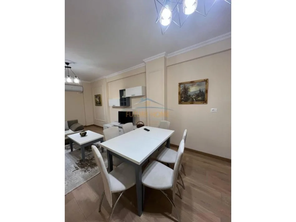 Tirane, jepet me qera apartament 1+1+Ballkon Kati 7, 68 m² 450 € (Unaza e Re)