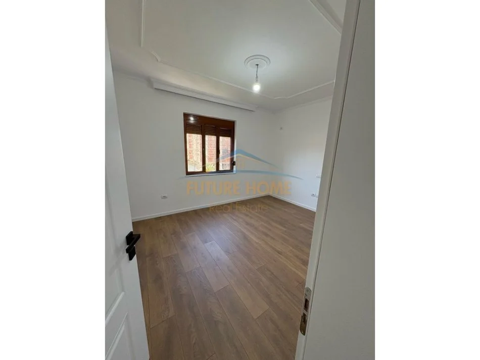 Tirane, shitet apartament 2+1+Ballkon Kati 4, 84 m² 162.000 € (Ish Parku i Autobuzave)