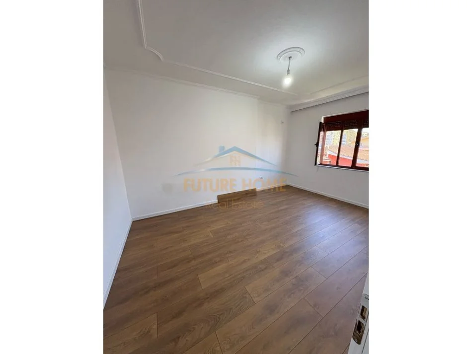 Tirane, shitet apartament 2+1+Ballkon Kati 4, 84 m² 162.000 € (Ish Parku i Autobuzave)