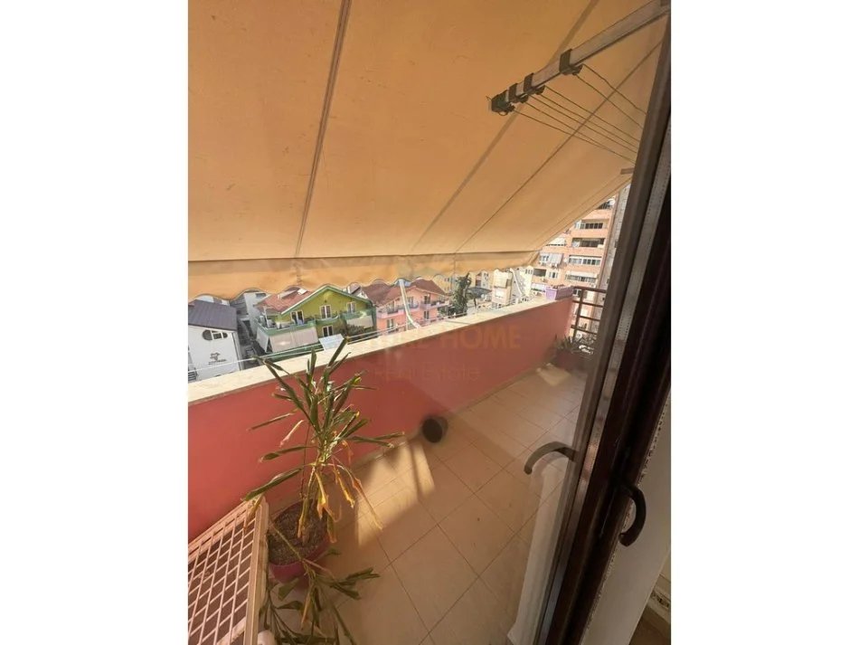 Tirane, jepet me qera apartament 2+1 Kati 5, 100 m² 500 € (KOMUNA E PARISIT)