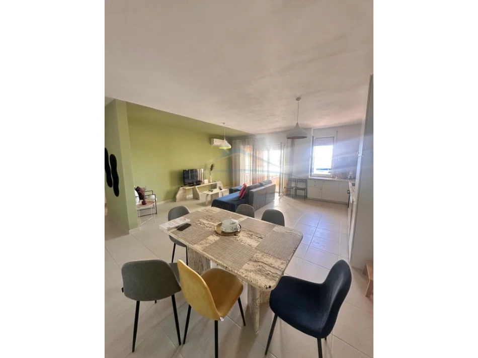 Durres, jepet me qera apartament 3+1+Ballkon Kati 8, 138 m² 1.500 € (Rruga e Portit, Durres)