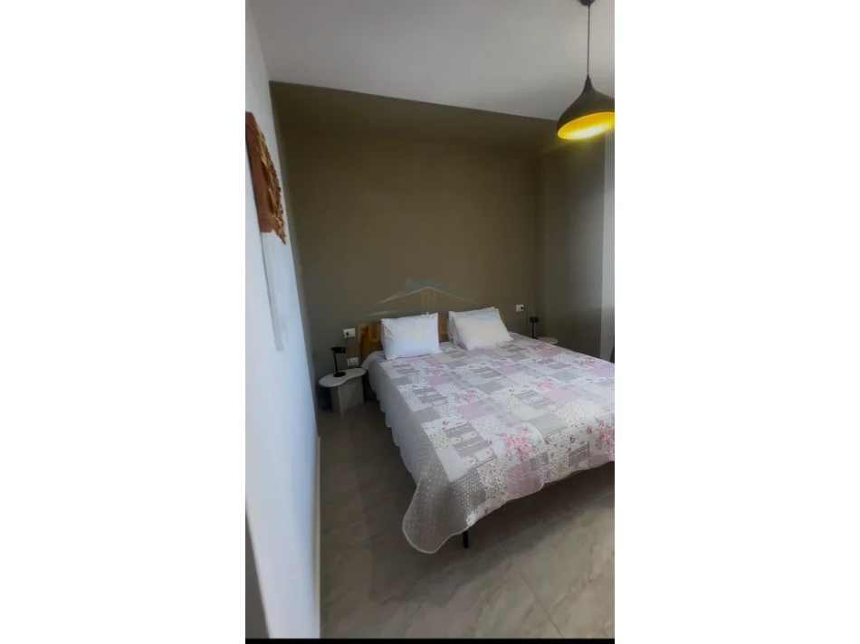 Durres, jepet me qera apartament 3+1+Ballkon Kati 8, 138 m² 1.500 € (Rruga e Portit, Durres)