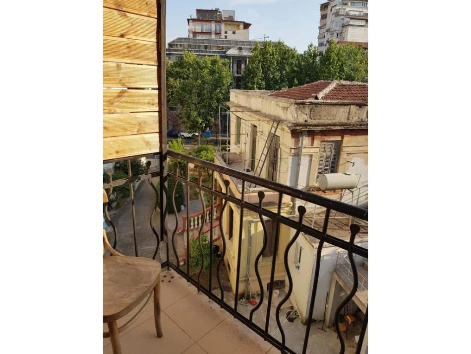 Tirane, jepet me qera apartament 1+1 Kati 3, 50 m² 550 € (Rruga e Kavajes)