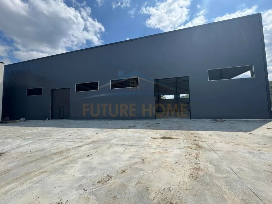 Tirane, jepet me qera magazine Kati 0, 1.200 m² (Vaqarr)