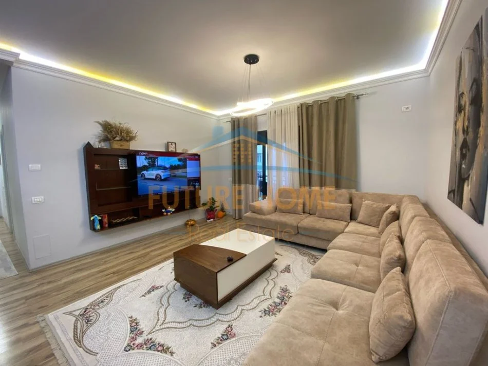 Tirane, shitet apartament 3+1 Kati 6, 147 m² 260.000 € (Unaza e re)
