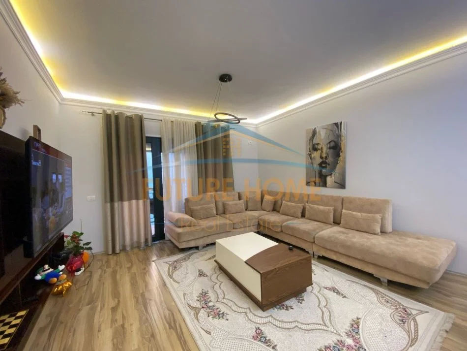 Tirane, shitet apartament 3+1 Kati 6, 147 m² 260.000 € (Unaza e re)
