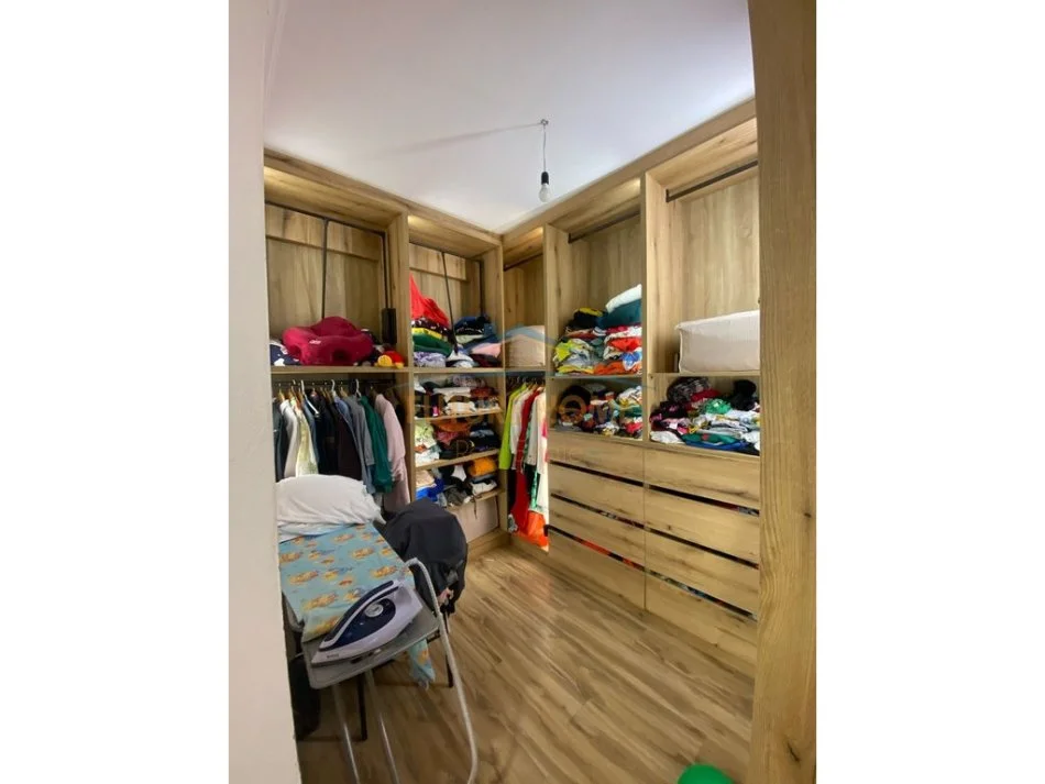 Tirane, shitet apartament 3+1 Kati 6, 147 m² 260.000 € (Unaza e re)