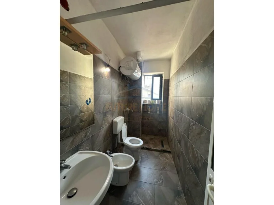Durres, shitet apartament 1+1+Ballkon Kati 2, 59 m² 77.000 € (ZJARRFIKSJA)
