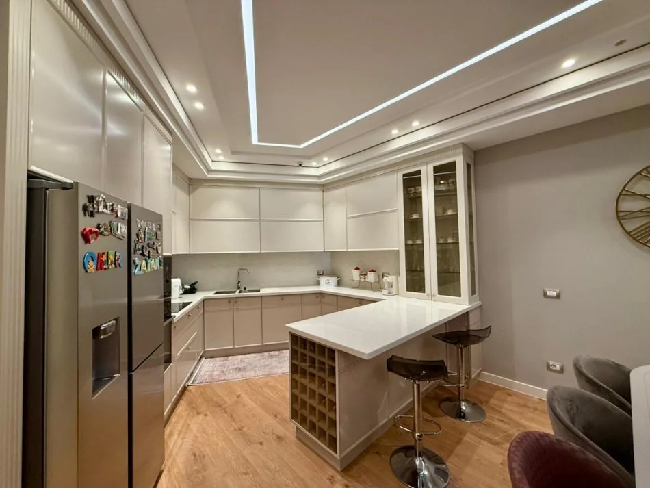 Tirane, shes apartament 3+1 , 181 m² 355.000 € (Fusha e Aviacionit)