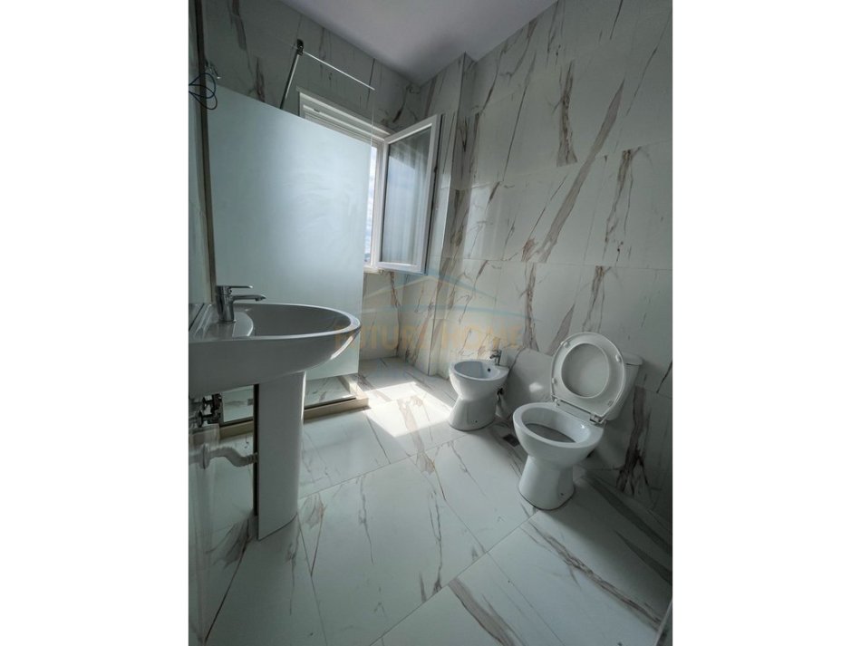 Tirane, shitet apartament 1+1 Kati 9, 47 m² 88.000 € (Rruga 5 Maji)