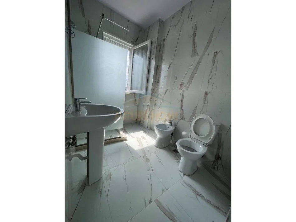 Tirane, shitet apartament 1+1 Kati 9, 48 m² 88.000 € (5 Maji)