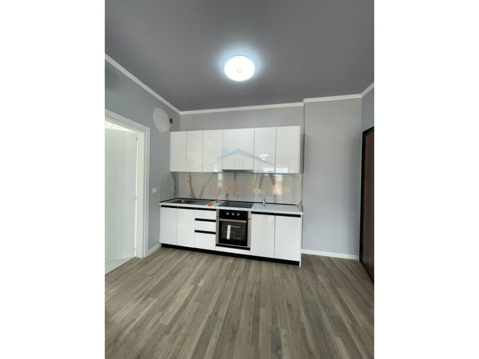 Tirane, shitet apartament 1+1 Kati 9, 47 m² 88.000 € (Rruga 5 Maji)