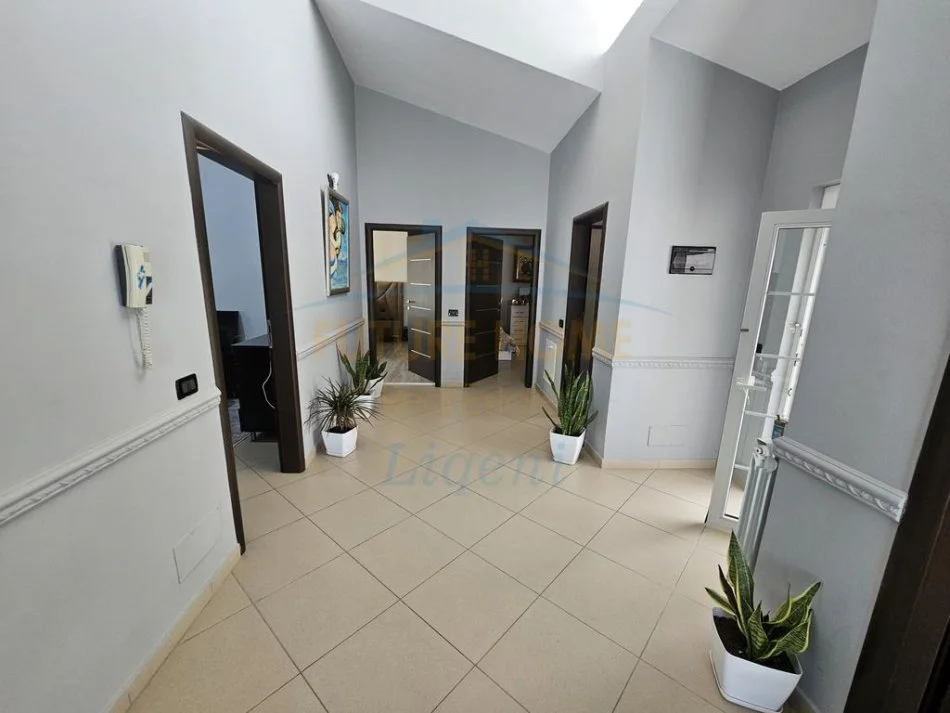 Tirane, shitet Vile 5+1 Kati 0, 315 m² 1.600.000 € (Ibe, Tirane)