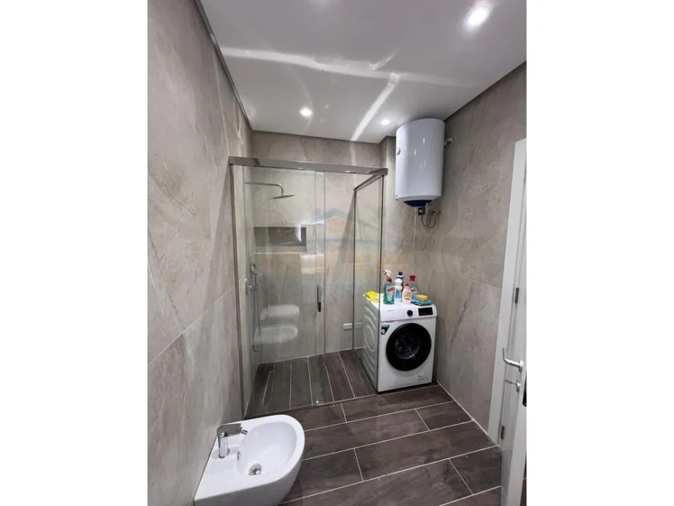 Tirane, jepet me qera apartament 2+1 Kati 2, 1.500 € (Sofia Hill Residence)