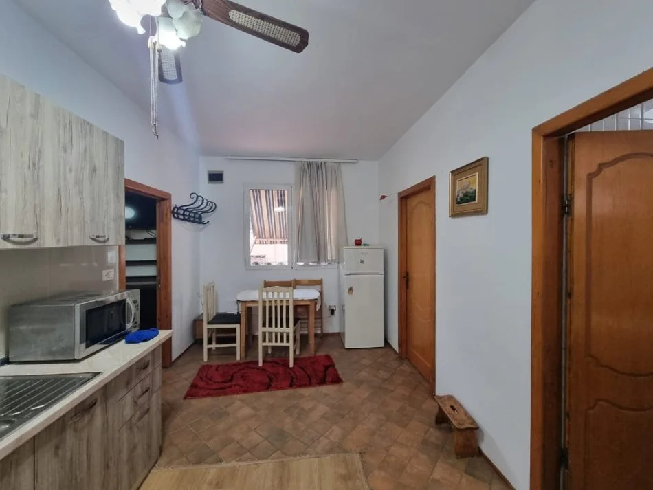 Tirane, shitet apartament 2+1 Kati 1, 118 m² 250.000 € (Unaza e re)