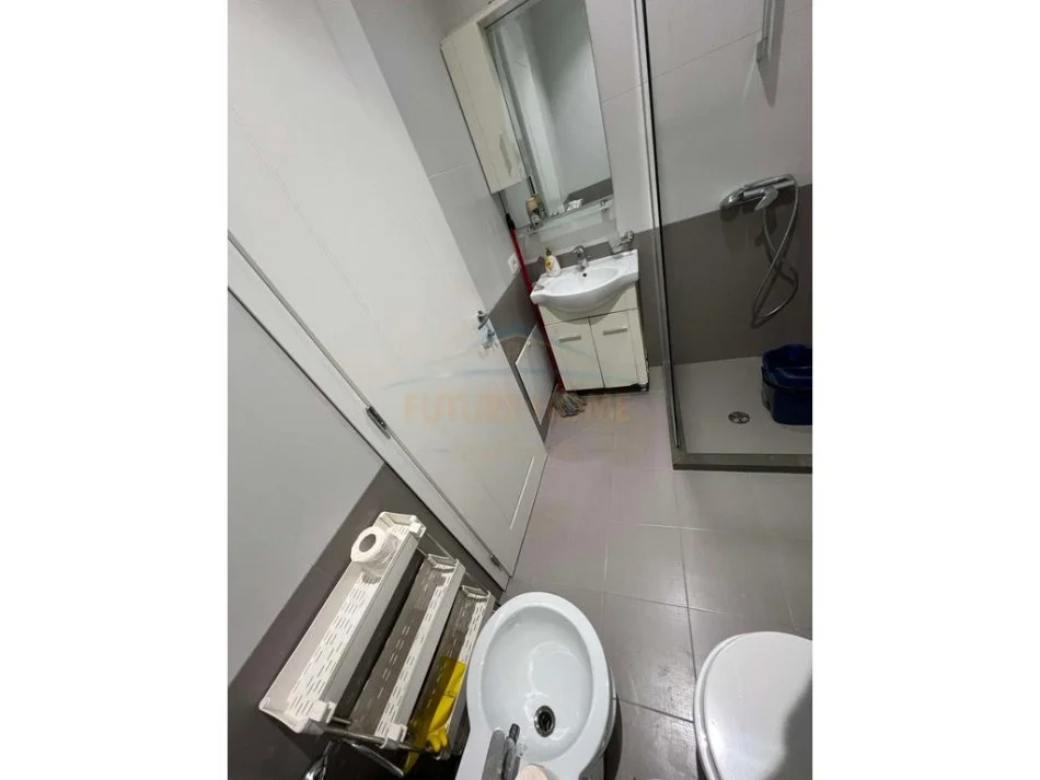 Tirane, shitet apartament 1+1+Ballkon Kati 5, 73.6 m² 159.000 € (Kopshti Botanik)