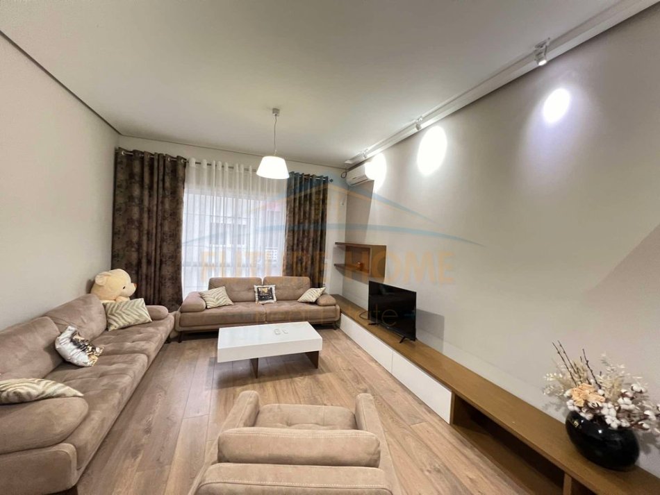 Tirane, shes apartament 1+1+Aneks+Ballkon Kati 5, 82 m² 165.000 € (SHITET APARTAMENT 1+1 KOPSHTI BOTANIK)