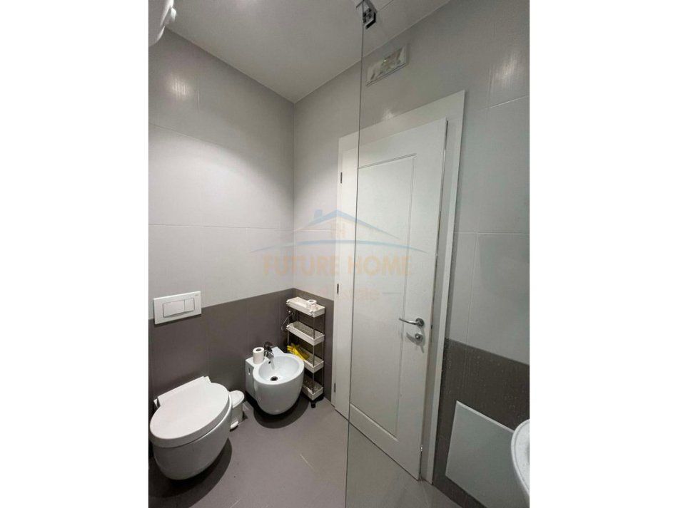 Tirane, shes apartament 1+1+Aneks+Ballkon Kati 5, 82 m² 165.000 € (SHITET APARTAMENT 1+1 KOPSHTI BOTANIK)