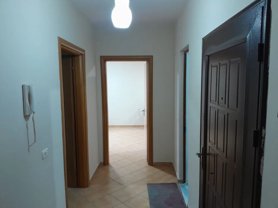 Tirane, jepet me qera apartament 2+1 Kati 4, 96 m² 400 € (ASTIR)