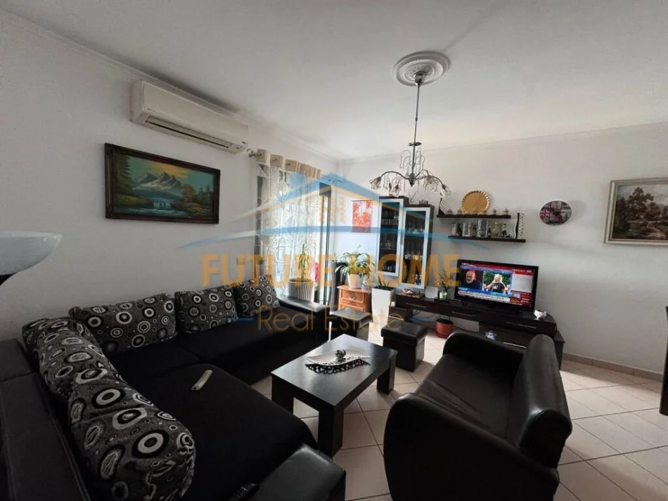 Tirane, shitet apartament 1+1+Ballkon Kati 11, 85 m² 160.000 € (Rruga e Kavajes)
