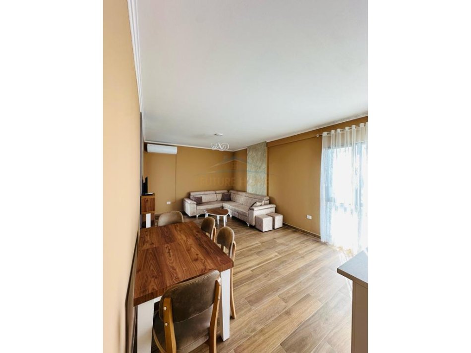 Tirane, jepet me qera apartament 2+1 Kati 9, 116 m² 800 € (FARMACIA 10)