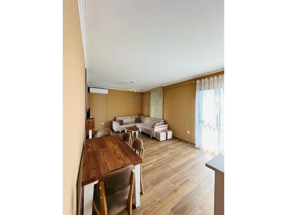 Tirane, jepet me qera apartament 2+1+Ballkon Kati 9, 116 m² 750 € (Farmacia 10 , Kompleksi Arlis)