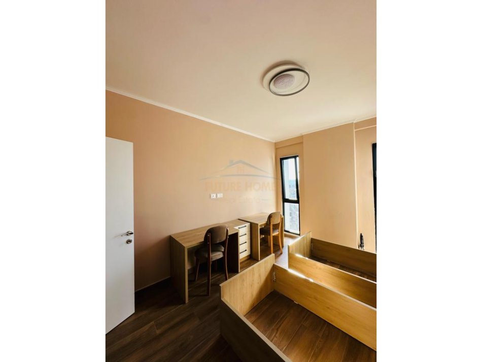 Tirane, jepet me qera apartament 2+1 Kati 9, 116 m² 800 € (FARMACIA 10)