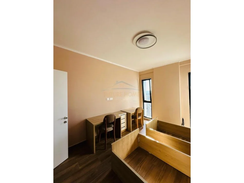 Tirane, jepet me qera apartament 2+1+Ballkon Kati 9, 116 m² 750 € (Farmacia 10 , Kompleksi Arlis)