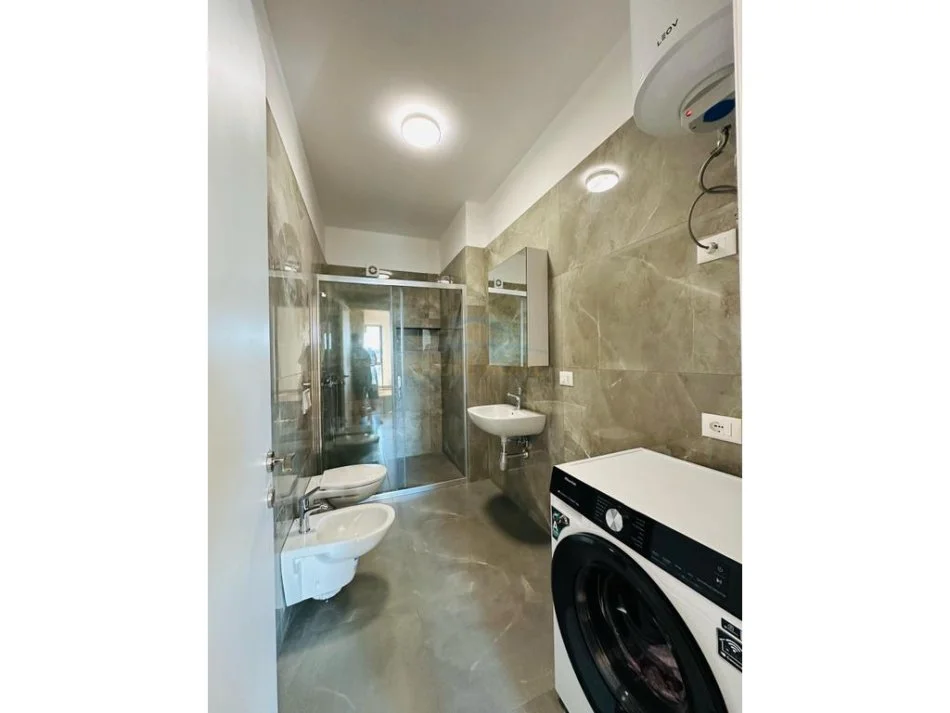 Tirane, jepet me qera apartament 2+1+Ballkon Kati 9, 116 m² 750 € (Farmacia 10 , Kompleksi Arlis)