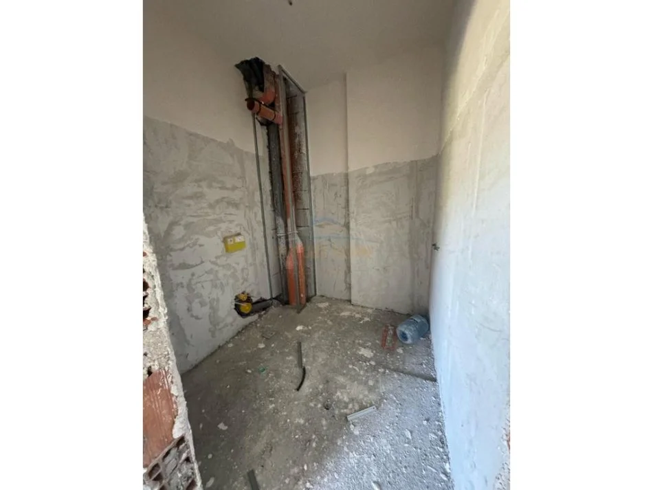 Tirane, shitet apartament 2+1 Kati 5, 208 m² 364.000 € (Rruga e Elbasanit)