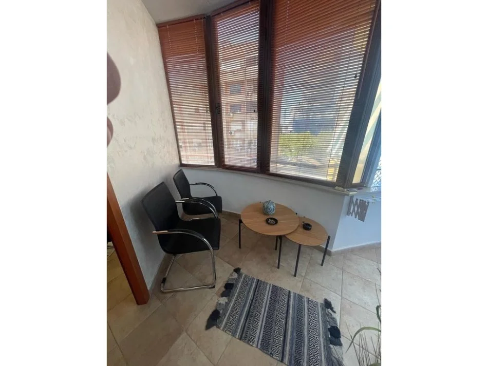 Tirane, jepet me qera apartament 2+1 Kati 5, 900 m² 900 € (Qender)