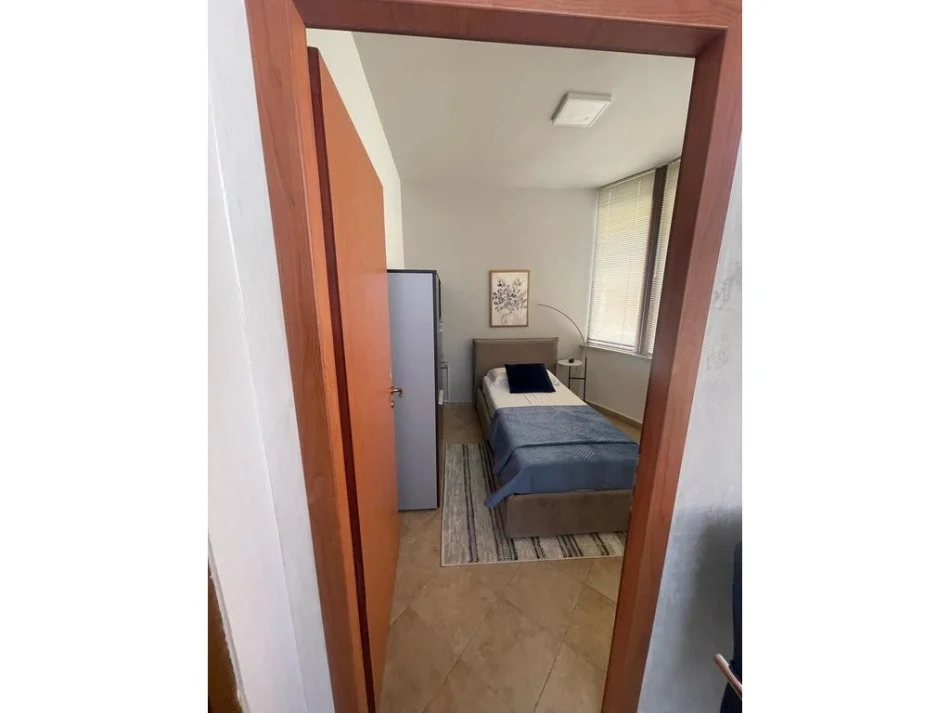 Tirane, jepet me qera apartament 1+1 Kati 5, 76 m² 900 € (QENDER)