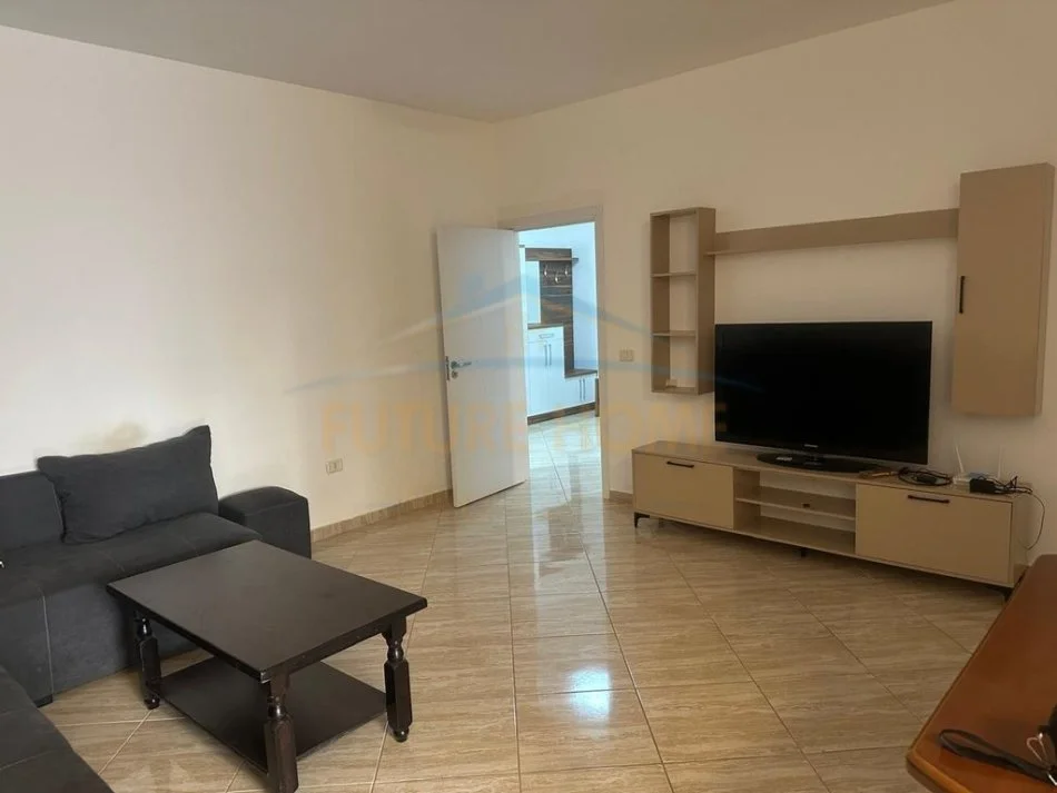 Tirane, jepet me qera apartament 2+1 Kati 1, 95 m² 500 € (Unaza e re)