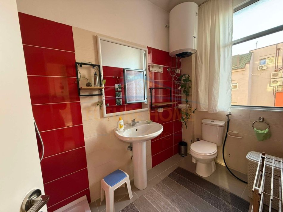 Shitet, Apartament 2+1+2, Liqeni i Thate.