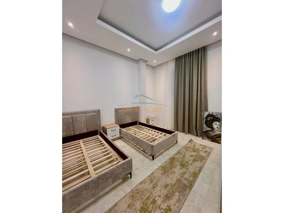 Tirane, jepet me qera apartament 2+1 Kati 1, 138 m² 550 € (BLLOKU I VILAVE, SELITE)