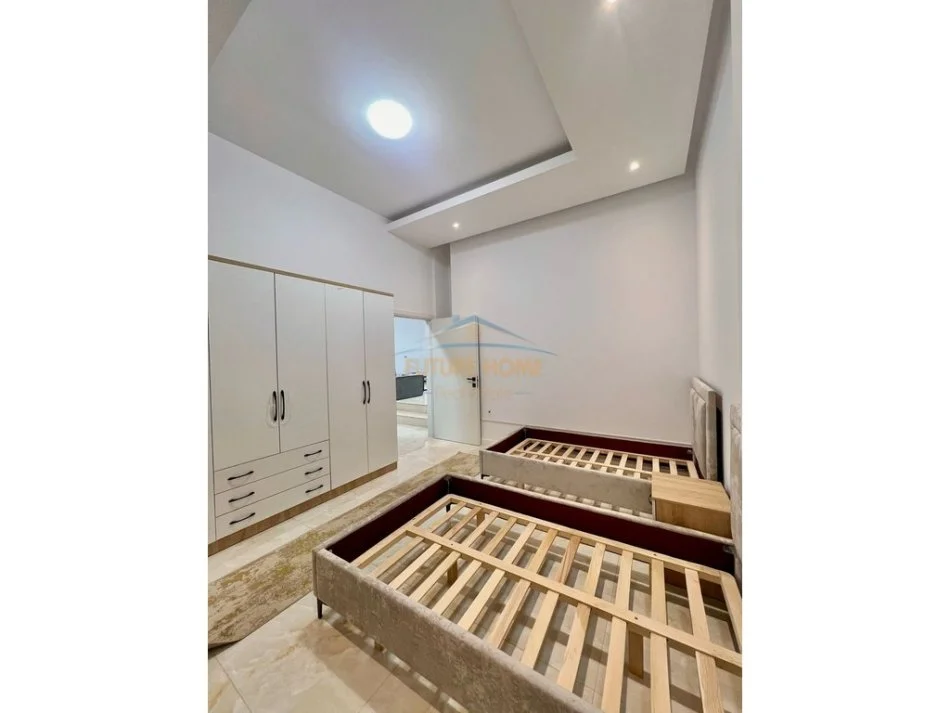 Tirane, jepet me qera apartament 2+1 Kati 1, 138 m² 550 € (BLLOKU I VILAVE, SELITE)