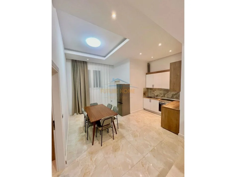 Tirane, jepet me qera apartament 2+1 Kati 1, 138 m² 550 € (BLLOKU I VILAVE, SELITE)