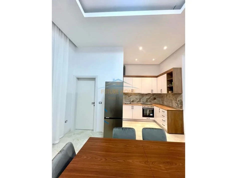 Tirane, jepet me qera apartament 2+1 Kati 1, 138 m² 550 € (BLLOKU I VILAVE, SELITE)