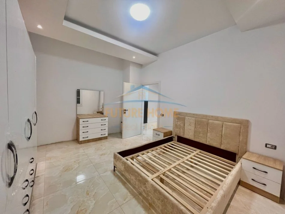 Tirane, jepet me qera apartament 2+1 Kati 1, 138 m² 550 € (BLLOKU I VILAVE, SELITE)