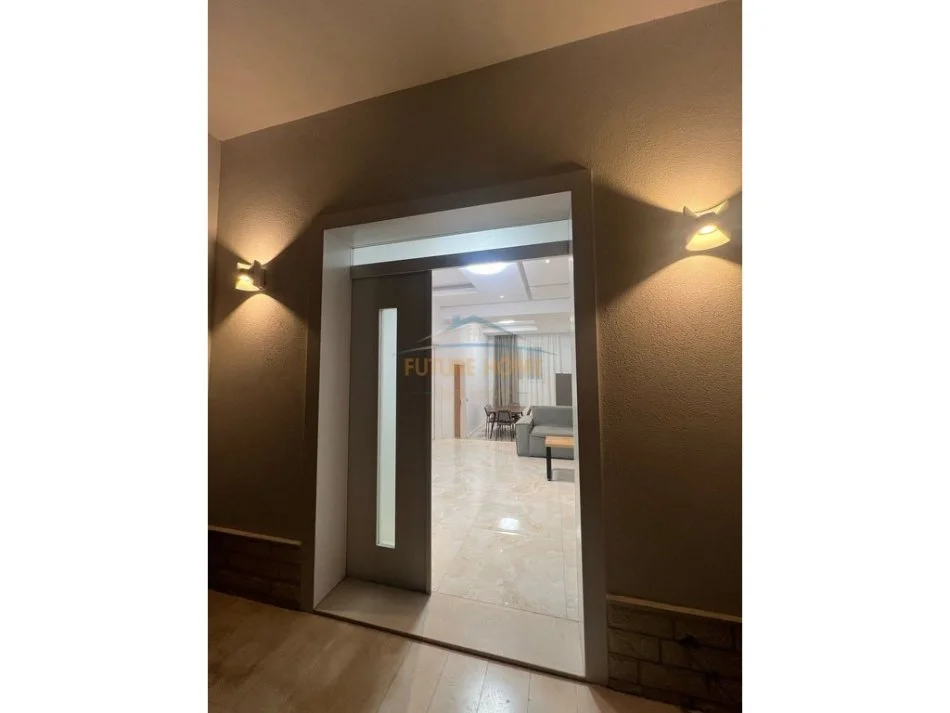 Tirane, jepet me qera apartament 2+1 Kati 1, 138 m² 550 € (BLLOKU I VILAVE, SELITE)