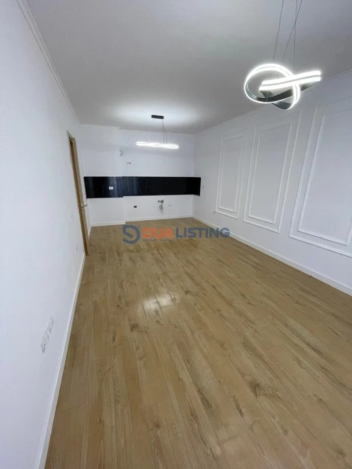 Tirane, shitet apartament 2+1+Ballkon Kati 8, 98 m² 153.000 € (Astiri)
