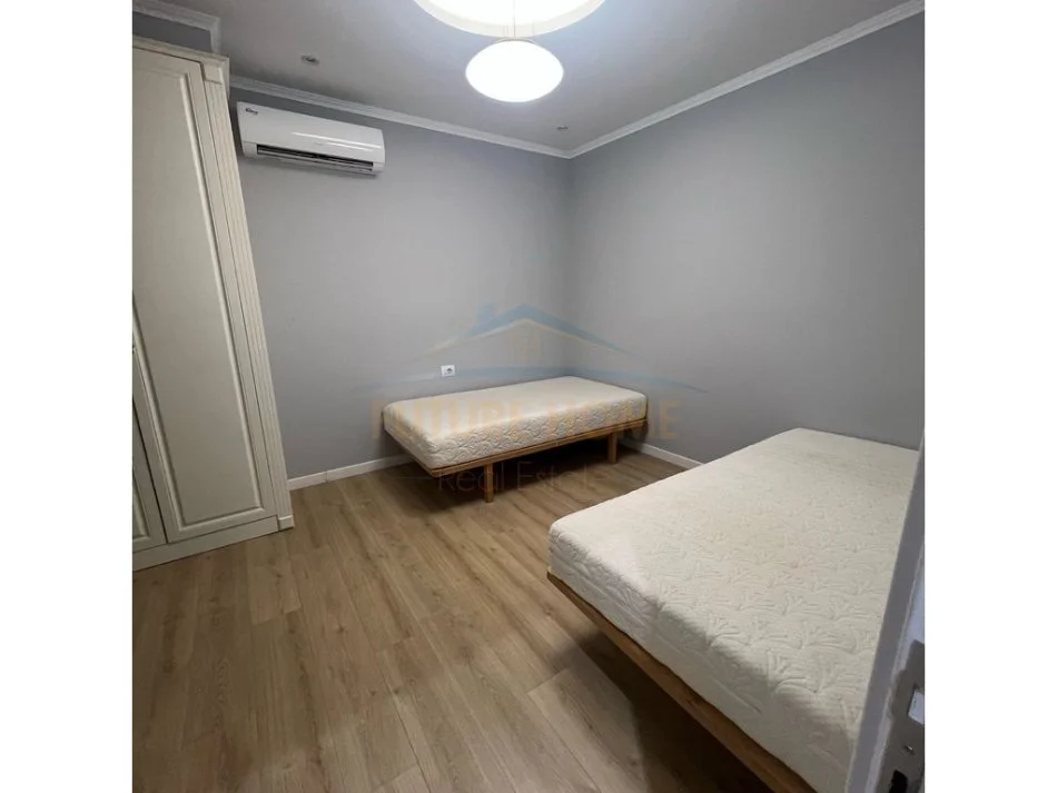 Tirane, jepet me qera apartament 2+1 Kati 3, 77 m² 650 € (Pallati me Shigjeta)