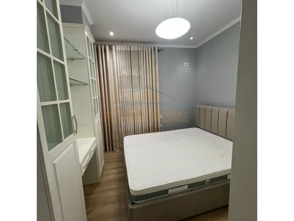Tirane, jepet me qera apartament 2+1 Kati 3, 77 m² 650 € (Pallati me Shigjeta)