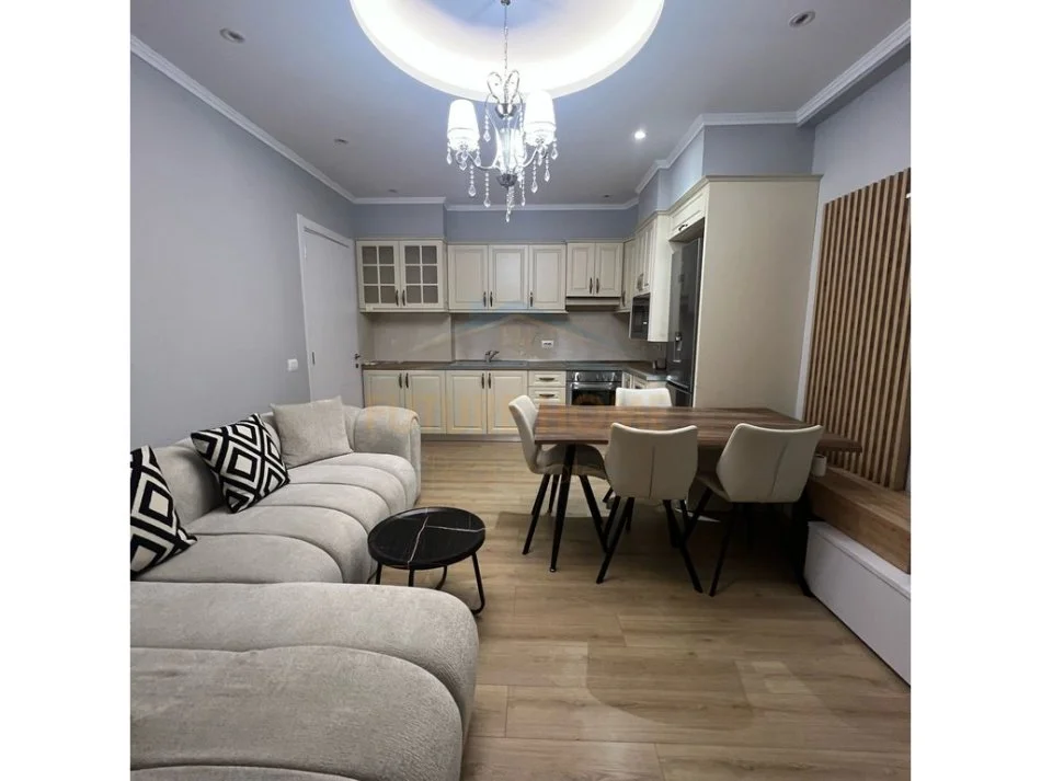 Tirane, jepet me qera apartament 2+1 Kati 3, 77 m² 650 € (Pallati me Shigjeta)