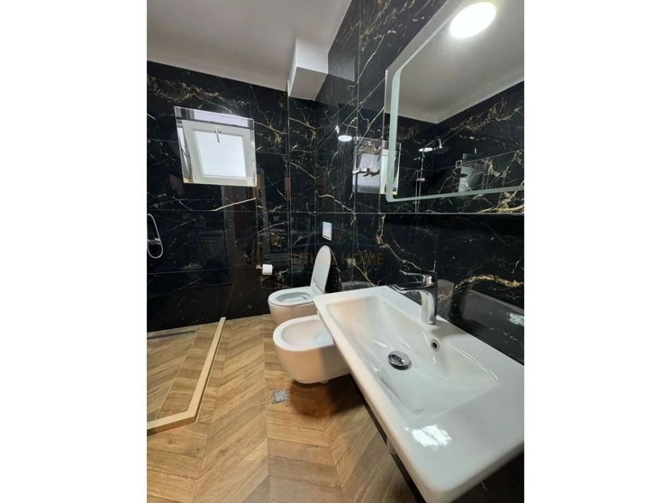 Tirane, jap me qera apartament 1+1+Ballkon Kati 2, 54 m² 550 € (Rruga e Durresit)