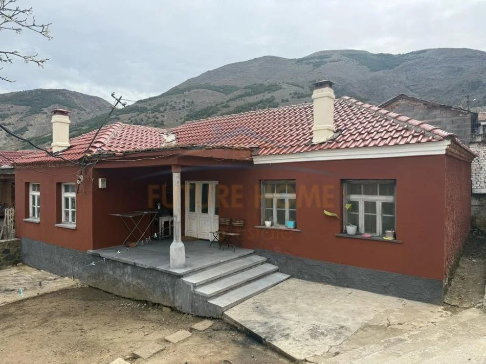 Korce, shitet shtepi 2+1+Ballkon Kati 1, 100 m² 40.000 € (Barç, Korçë)