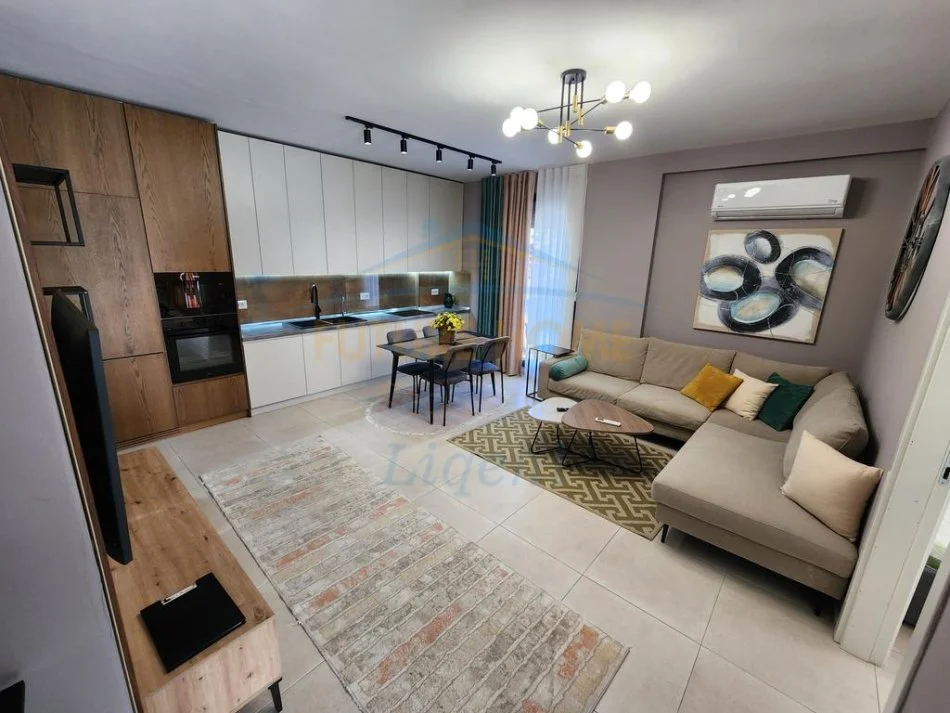 Tirane, jepet me qera apartament 2+1 Kati 6, 135 m² 1.000 € (Kodra e Diellit)