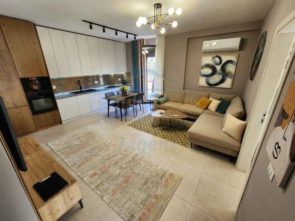 Tirane, jepet me qera apartament 2+1 Kati 6, 99 m² 1.000 € (Kodra e Diellit)